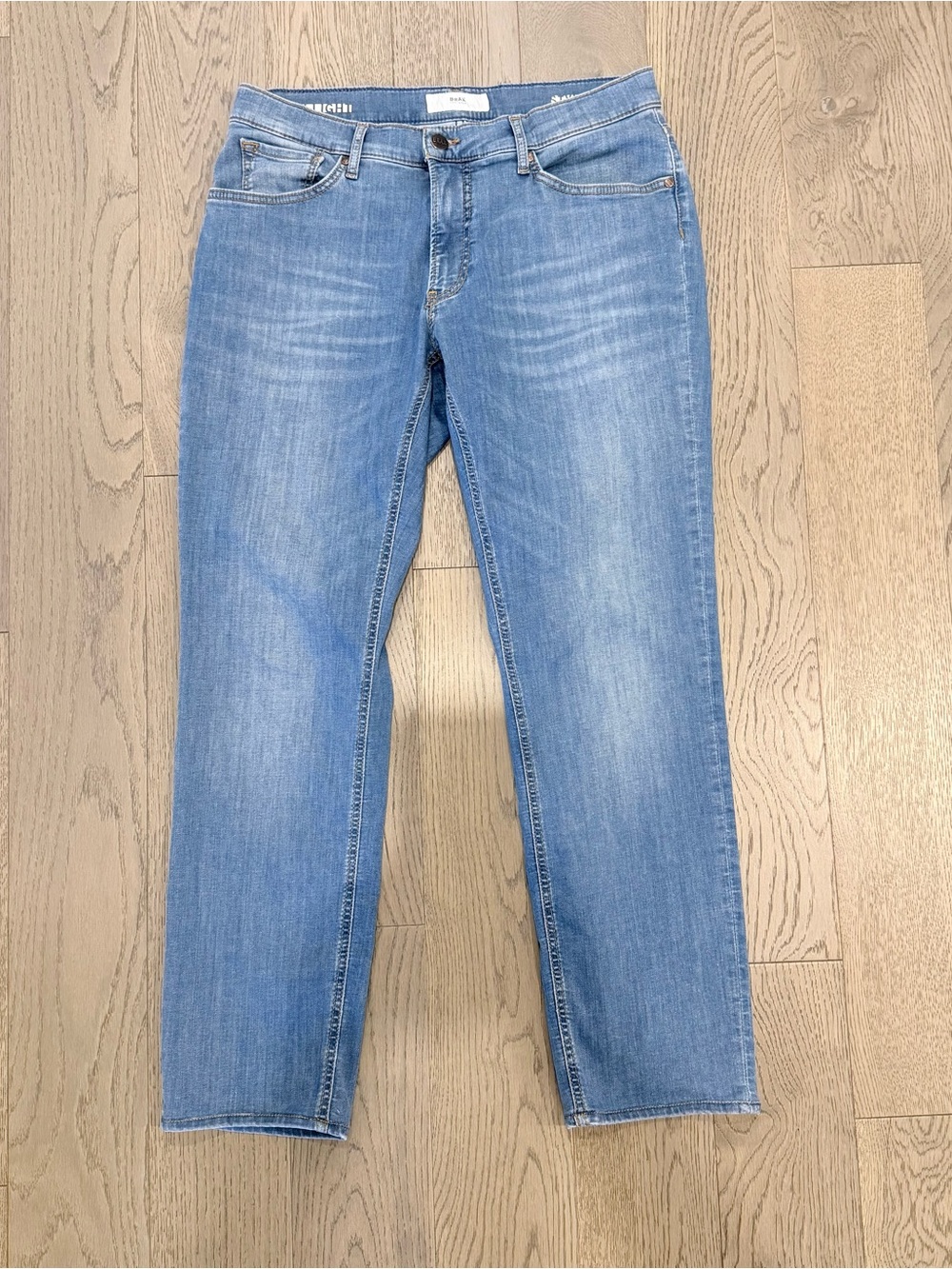Brax Chuck Jeans 33x30 Light Wash Slim Straight Stretch Denim